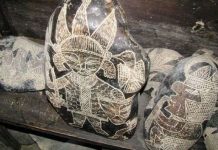 Những hòn đá đen chạm khắc bí ẩn ở Peru Những hòn đá đen chạm khắc bí ẩn ở Peru