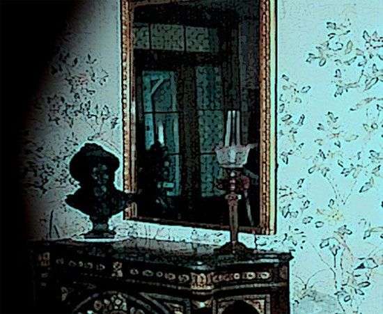 Chiếc gương “quỷ ám” – bí ẩn lạnh người