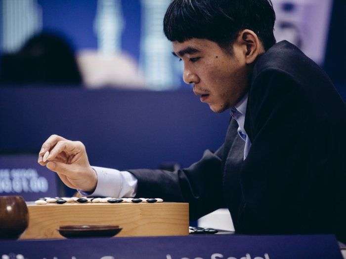 Điểm yếu lớn nhất của AlphaGo lại chính là tật xấu cố hữu chỉ có ở con người