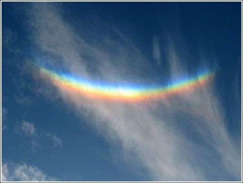“Cầu vồng ngược” hiếm có trên bầu trời