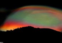 Kỳ thú dải mây xà cừ lóng lánh hiếm gặp ở Scotland