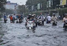 Xe máy bị ngập nước có nên thay dầu không?