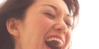 Con người thường "tự hát tự khen hay"