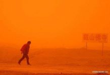 Trung Quốc: Thành phố đỏ ối khi bão cát kinh hoàng tấn công