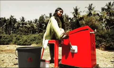 Ở tuổi 14, cô gái Ấn Độ đã sáng chế ra máy giặt chạy bằng chân