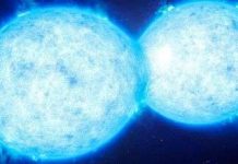 Hình ảnh "nụ hôn vĩnh biệt" của 2 ngôi sao siêu lớn, siêu nóng