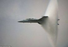 Phá vỡ bí ẩn quanh hình ảnh máy bay vượt rào âm thanh