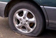 Các xử lý khi xe ô tô bị nổ lốp Các xử lý khi xe ô tô bị nổ lốp