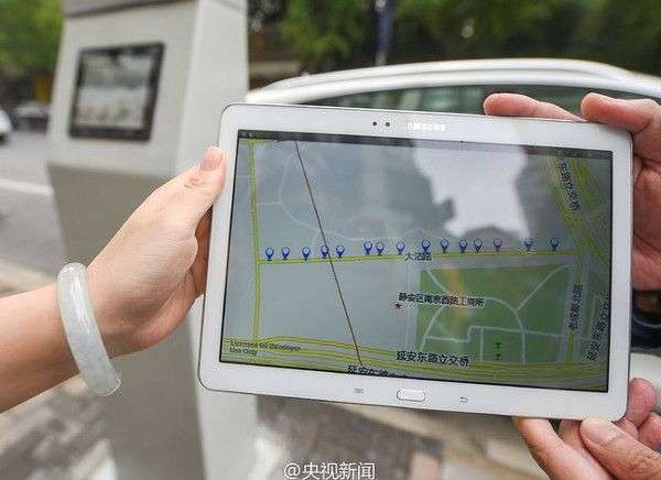 Trung Quốc lắp đèn đường phát sóng wifi, sạc điện