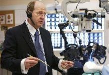 Robot giúp phẫu thuật não