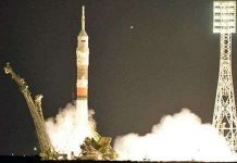 Sau hai tháng trì hoãn Nga phóng tàu chở người lên vũ trụ