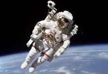 Nút bấm giúp phi hành gia lạc ngoài vũ trụ trở về tàu