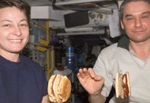 Phi hành gia ăn uống thế nào khi mọi thứ cứ lơ lửng?