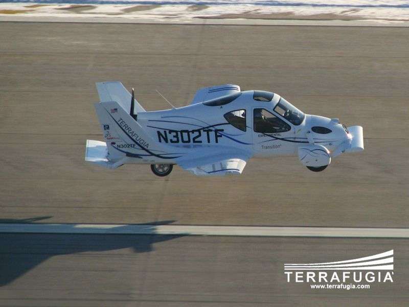 Ô tô bay đầu tiên trên thế giới chính thức đi vào sử dụng