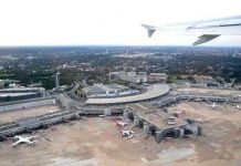 Lắp đặt dãy các tấm năng lượng mặt trời tại sân bay Đức