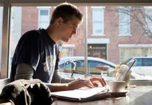 Làm việc ở quán cafe cho năng suất cao hơn văn phòng công ty