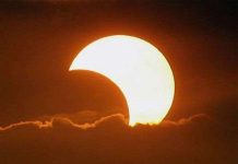 Nhật thực cực hiếm xảy ra vào trưa nay Nhật thực cực hiếm xảy ra vào trưa nay