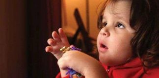 Tự kỷ: Môi trường quan trọng hơn gien