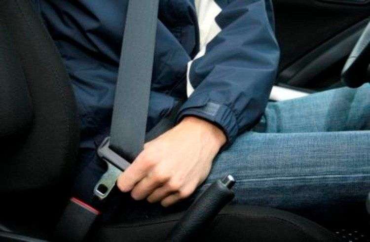 Những kĩ năng giúp bạn sống sót khi ngồi trong xe khách gặp tai nạn
