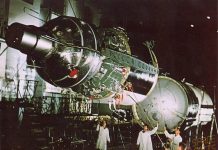 Chuyến đi bộ ngoài không gian suýt biến thành thảm kịch của Liên Xô Chuyến đi bộ ngoài không gian suýt biến thành thảm kịch của Liên Xô