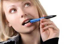 Đây là lý do bạn cần từ bỏ ngay thói quen ngậm bút