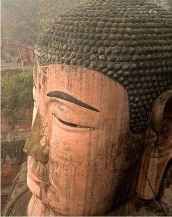 Kiến trúc độc đáo của tượng Phật làm bằng đá lớn nhất thế giới