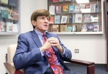 "Giáo sư tiên tri" dự đoán Trump sẽ bị phế truất