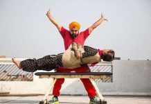 Dị nhân Ấn Độ dùng râu để nâng người nặng 54,4kg