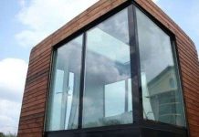 Ngôi nhà xây bằng nước đầu tiên trên thế giới