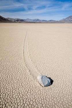 Bí ẩn đá tự dịch chuyển trên Thung lũng Chết