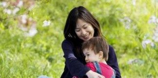 Trẻ trai ngoan hơn nếu được mẹ quan tâm