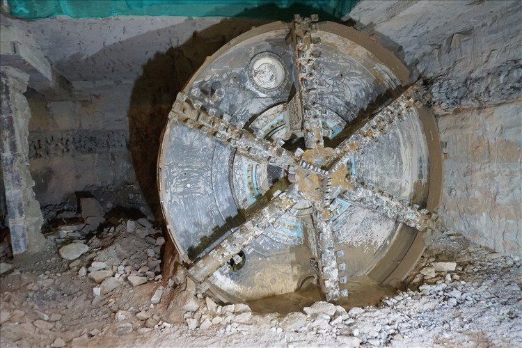Robot 300 tấn hoàn thành hầm metro đầu tiên ở Việt Nam sớm một tháng