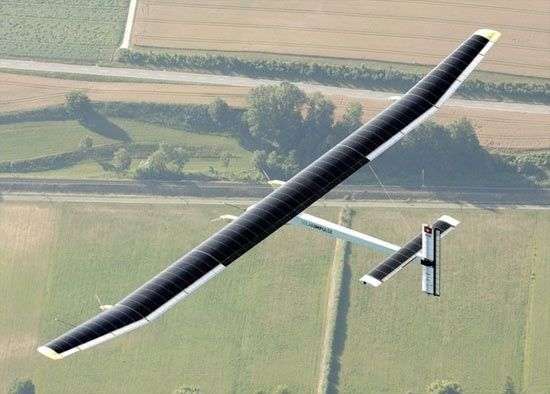 Máy bay năng lượng mặt trời bay vòng quanh Thụy Sĩ