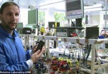 Điện thoại hoạt động nhờ nước tiểu