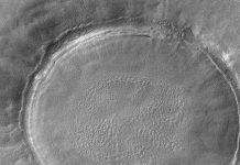 Lộ diện hố đen bí ẩn trên miệng núi lửa Sao Hỏa