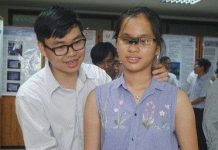 Niềm vui của người khiếm thị khi đón nhận “mắt thần” Niềm vui của người khiếm thị khi đón nhận "mắt thần"