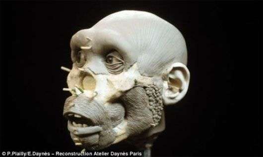 Cận cảnh hình ảnh mô phỏng con người thời nguyên thủy