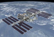 ISS dịch chuyển để né rác vũ trụ