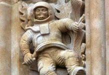 Bức điêu khắc phi hành gia trong nhà thờ từ thế kỷ 12 - bằng chứng của xuyên không?