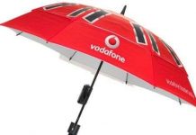 Chiếc ô sạc điện thoại bằng năng lượng mặt trời