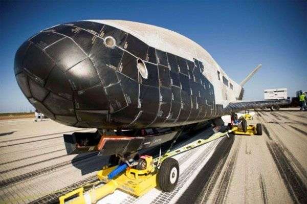 Con tàu bí ẩn x-37b sắp trở về trái đất