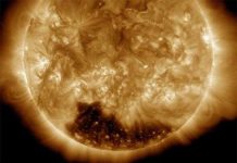 Giải mã hiện tượng bí ẩn tại cực nam Mặt Trời