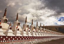 Các tập tục mai táng khác thường ở Tây Tạng