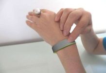 Vòng tay kết nối tình cảm từ xa