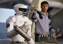 Nga giới thiệu robot hình người thế hệ mới SAR - 401