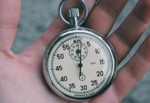 Thời gian trôi nhanh hay chậm tùy thuộc vào ngôn ngữ bạn nói