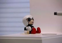 Robot em bé khuyến khích phụ nữ sinh con