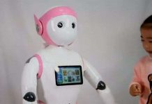 Trung Quốc chế "robot giữ trẻ"