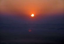 Ảnh đẹp về hiện tượng nhật thực lúc rạng sáng 2/6