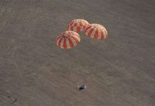 Con người sẽ nhảy dù từ... vũ trụ?